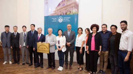 Delegaciones de la Universidad Nacional de la Plata y la Communication University de China se reunieron para fortalecer su vínculo de cooperación académica